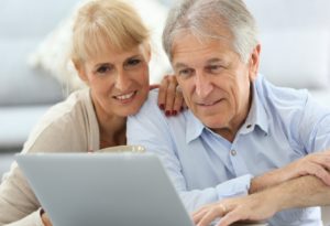 middle-aged-couple-and-computer2